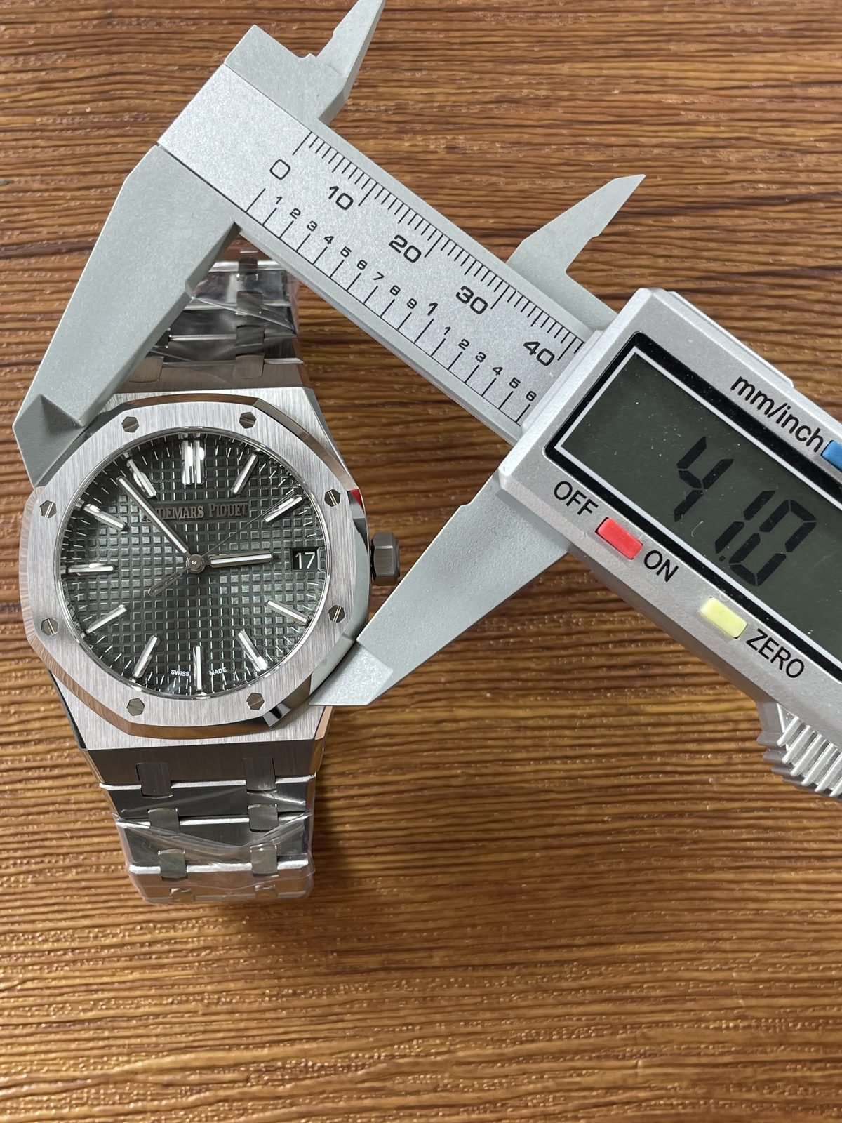 Royal Oak 15510ST 09 replica photo sample calliper case-width display approximately 41.0 millimetres