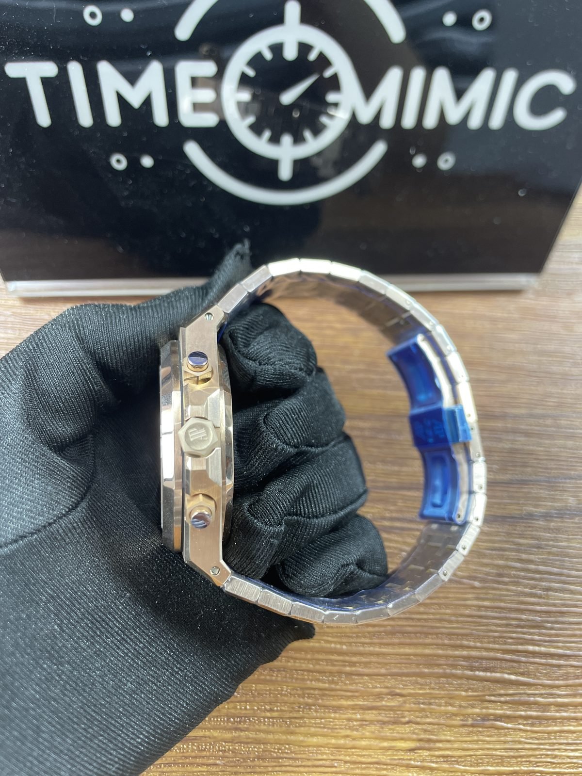 Royal Oak 26240OR replica crown and chronograph pusher side profile