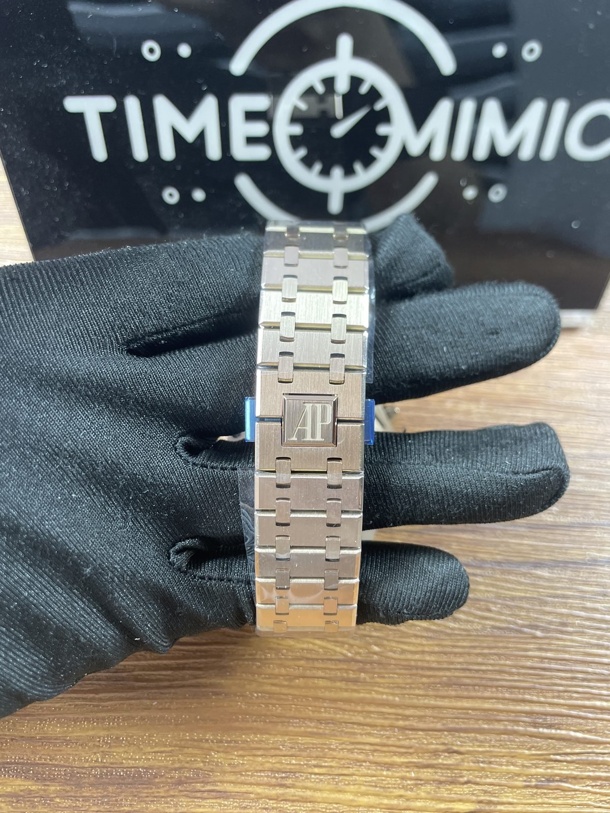 Royal Oak 26240OR replica protected integrated bracelet and AP-style folding clasp