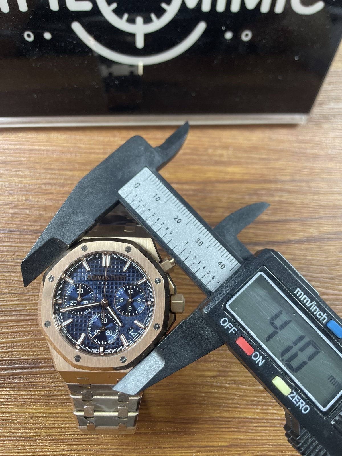 Royal Oak 26240OR replica pictured front calliper placement about 41.0 mm