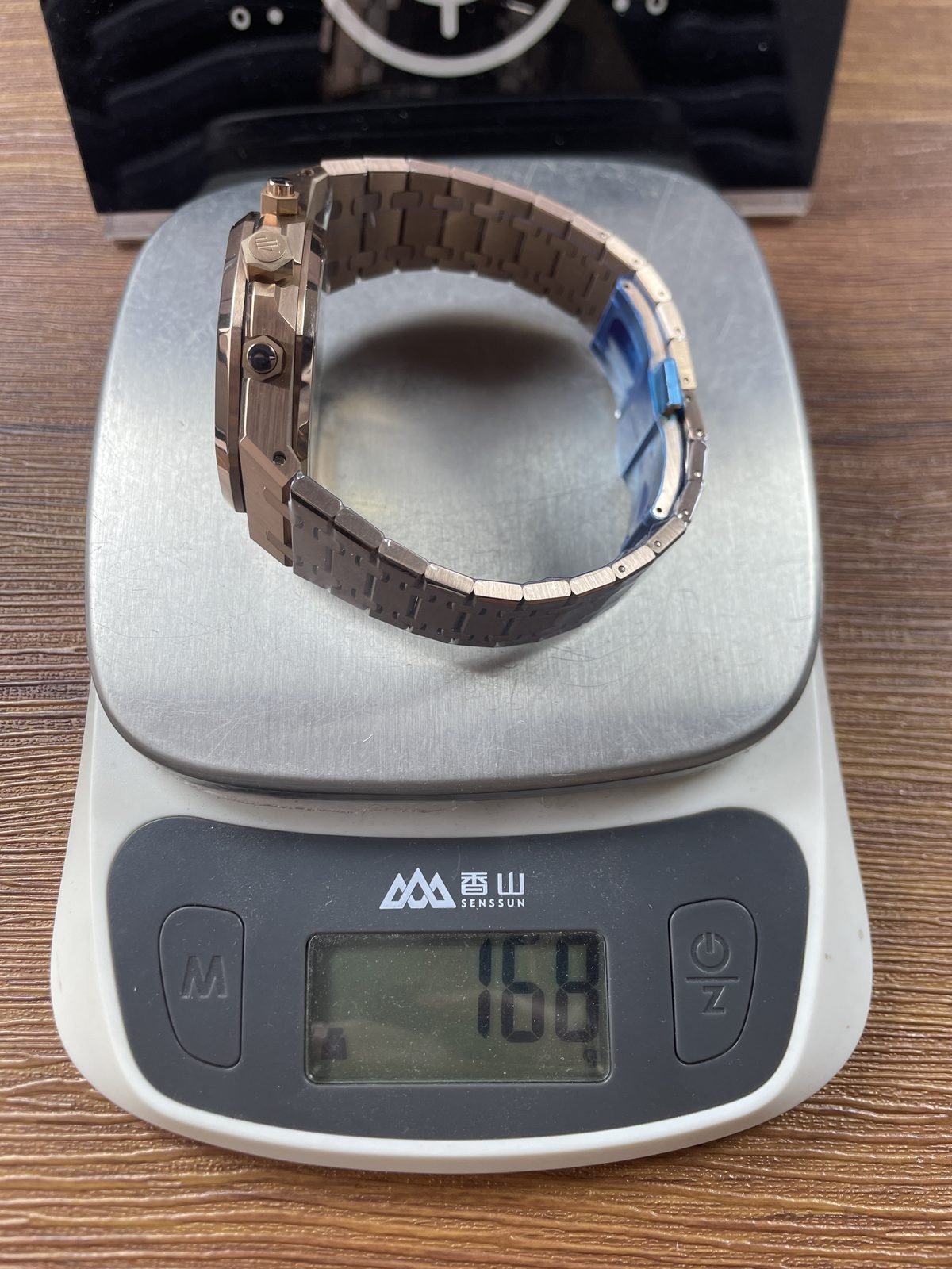 Royal Oak 26240OR replica protected bracelet scale reading about 166 g