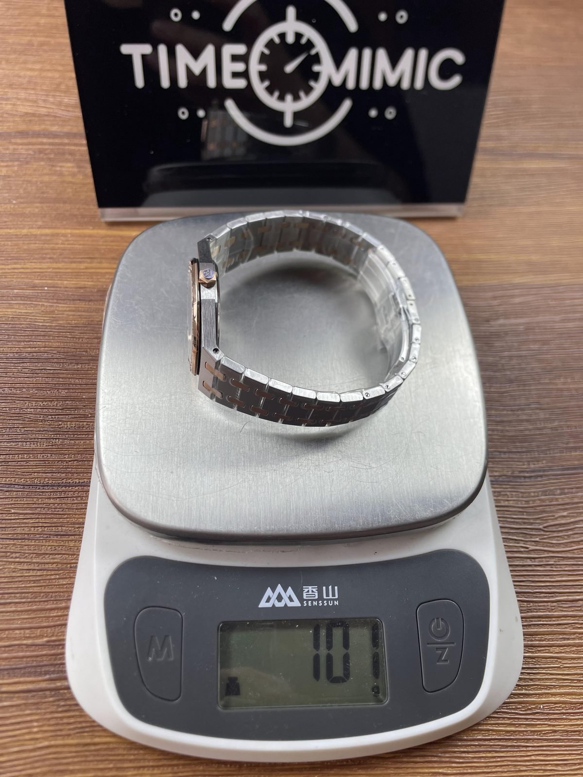 Royal Oak 67651SR replica bracelet-mounted watch protected setup scale reading 101 grams