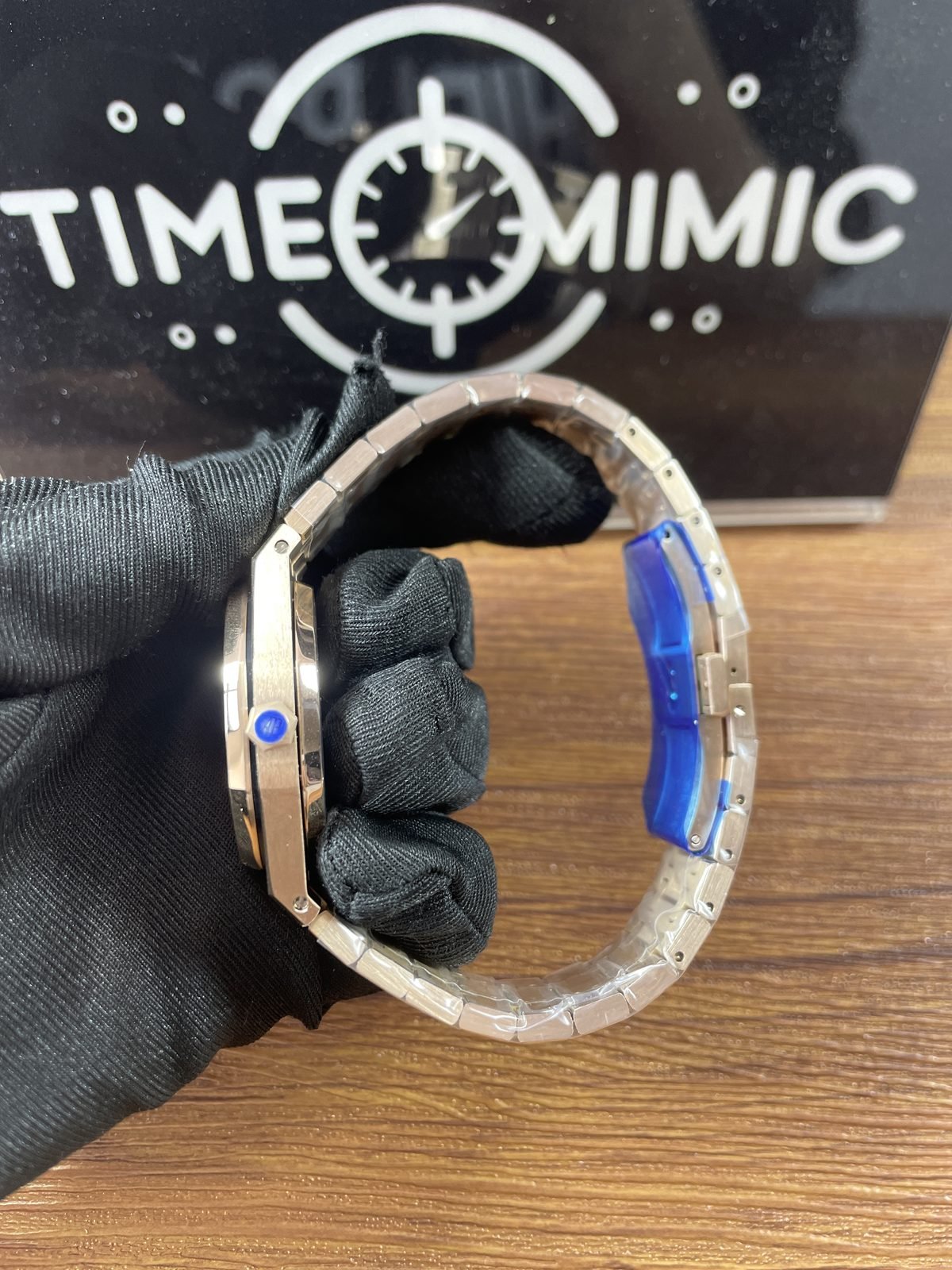 Royal Oak 77450OR replica listing sample crown-side profile open clasp and protective film