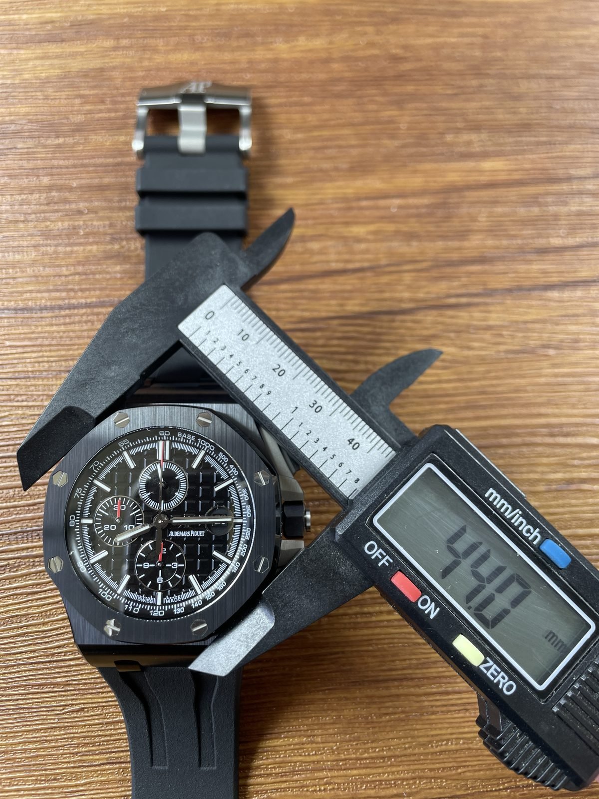 Royal Oak Offshore 26402CE replica photographed front-width calliper placement reading 44.0 millimetres