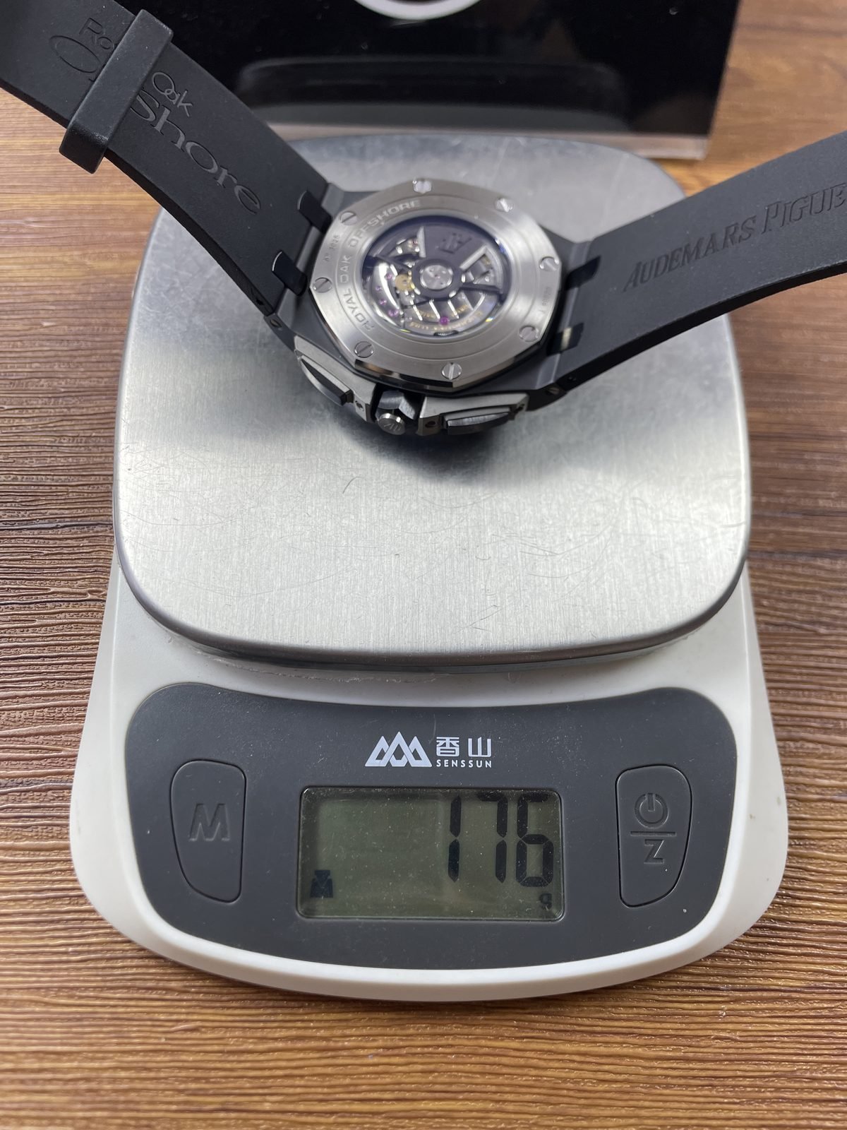 Royal Oak Offshore 26402CE replica pictured consumer-scale reading 176 grams
