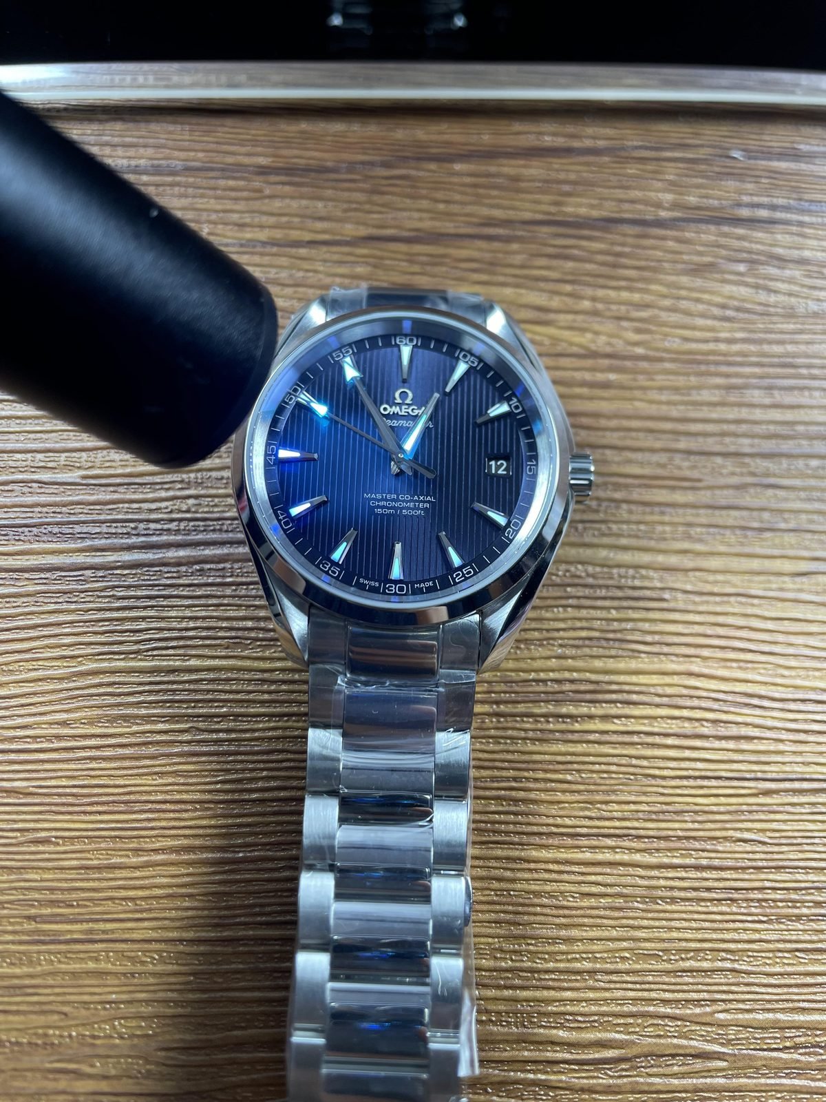 Blue vertical dial immediate blue lume response under directed light