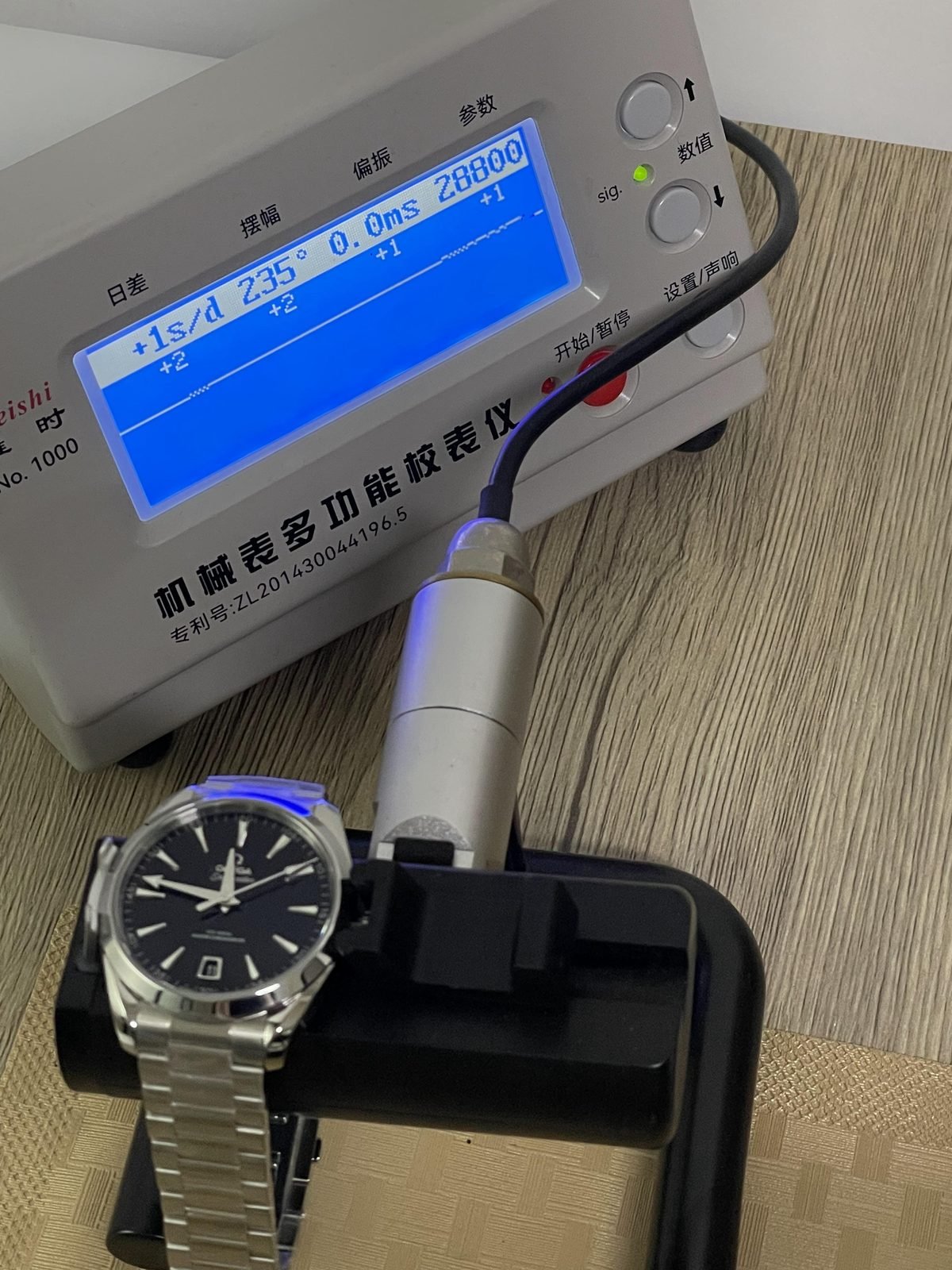 Timegrapher screen showing plus 1 second per day 235 degrees 0.0 milliseconds and 28800 beat rate