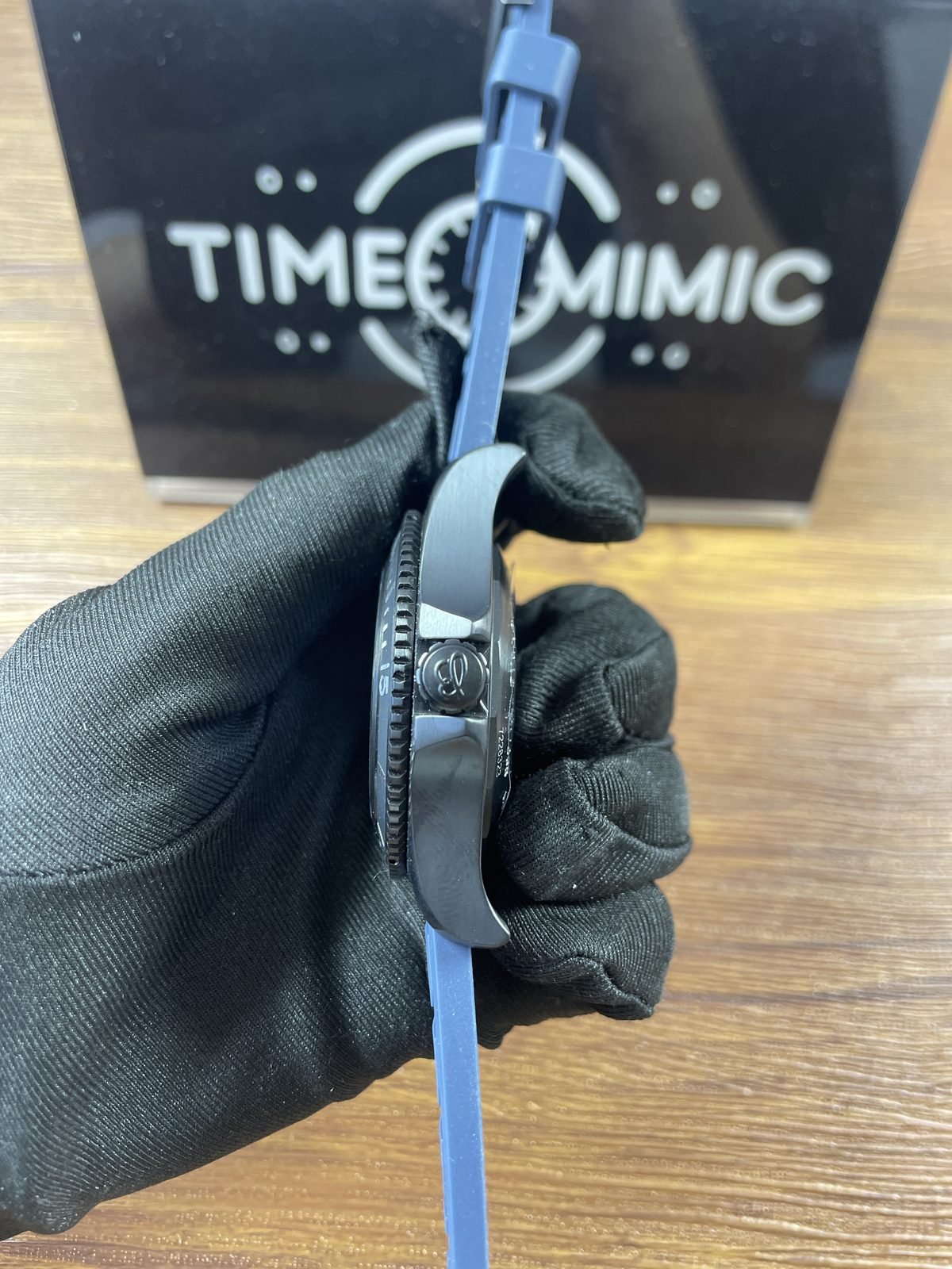 Breitling Superocean M17368D71C1S2 replica dark case crown bezel blue rubber strap side