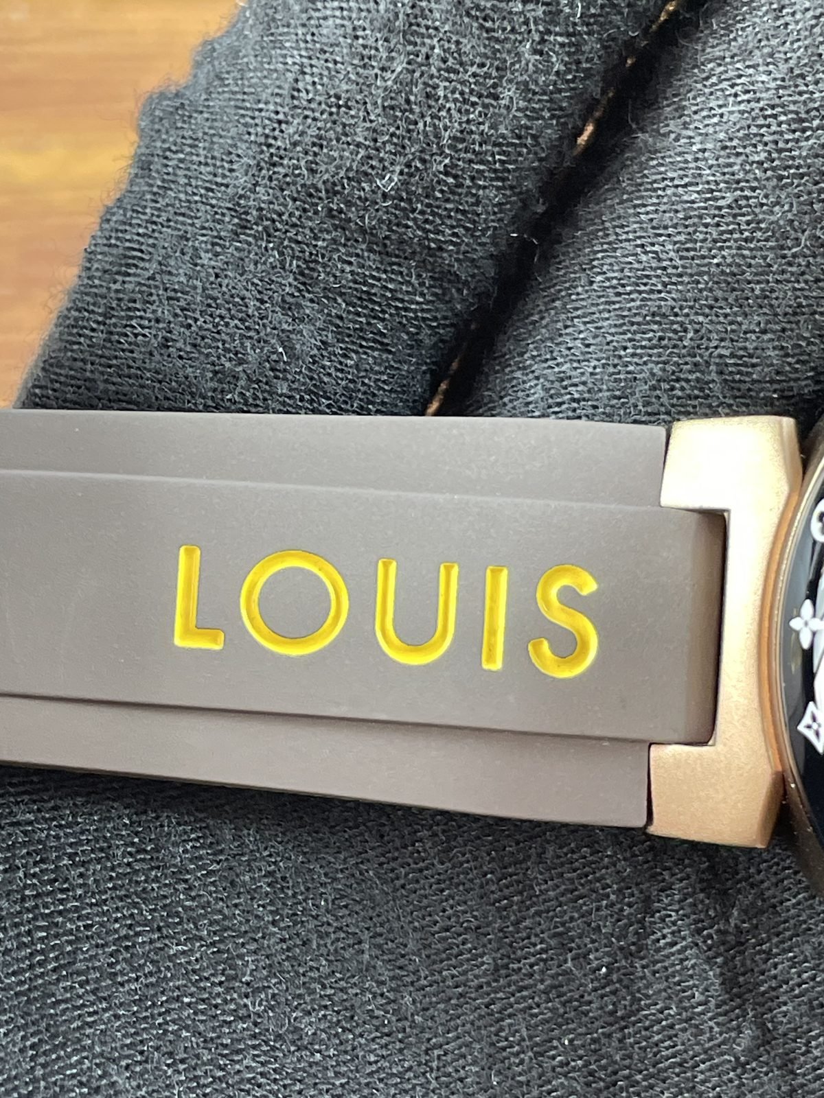 Louis Vuitton Tambour Horizon N1 replica grey brown strap raised yellow LOUIS letters and lug connection