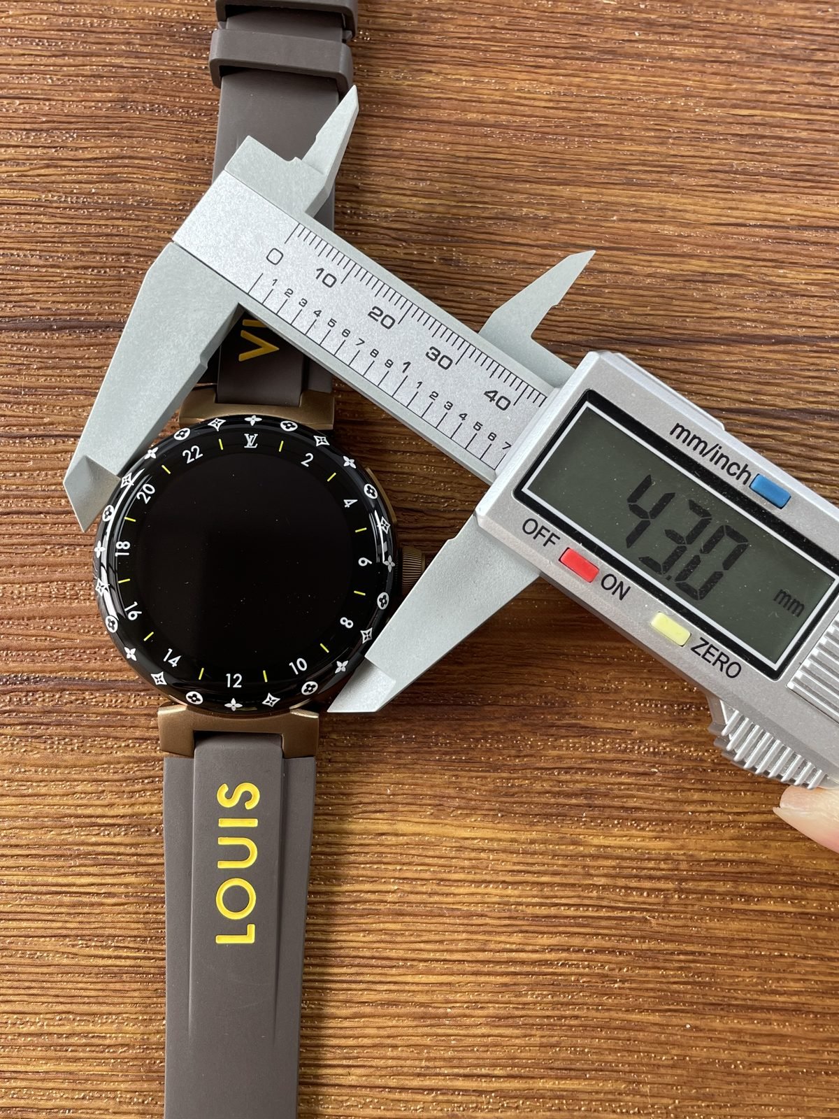 Louis Vuitton Tambour Horizon N1 replica single case span caliper image reading about 43.0 millimetres